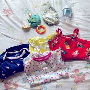 Newborn girl lot of 4 one piece outfits 💗